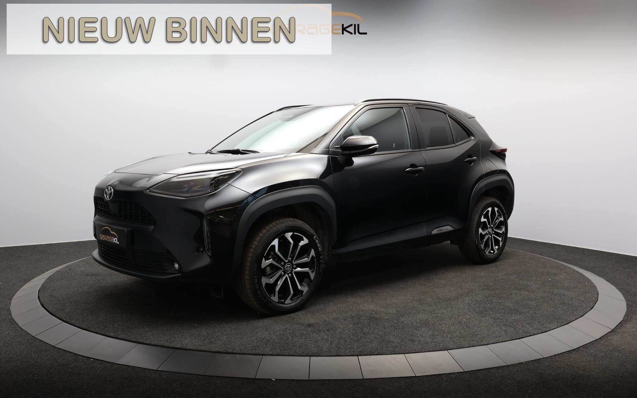 Toyota Yaris Cross 1.5 Hybrid 130 Team D Dealer Onderh / Cam, Auto's, 1195 kg, Gebruikt, Leder en Stof, Zwart
