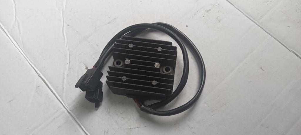 Spanningsregelaar Radian 600, Motoren, Ophalen of Verzenden, Gebruikt