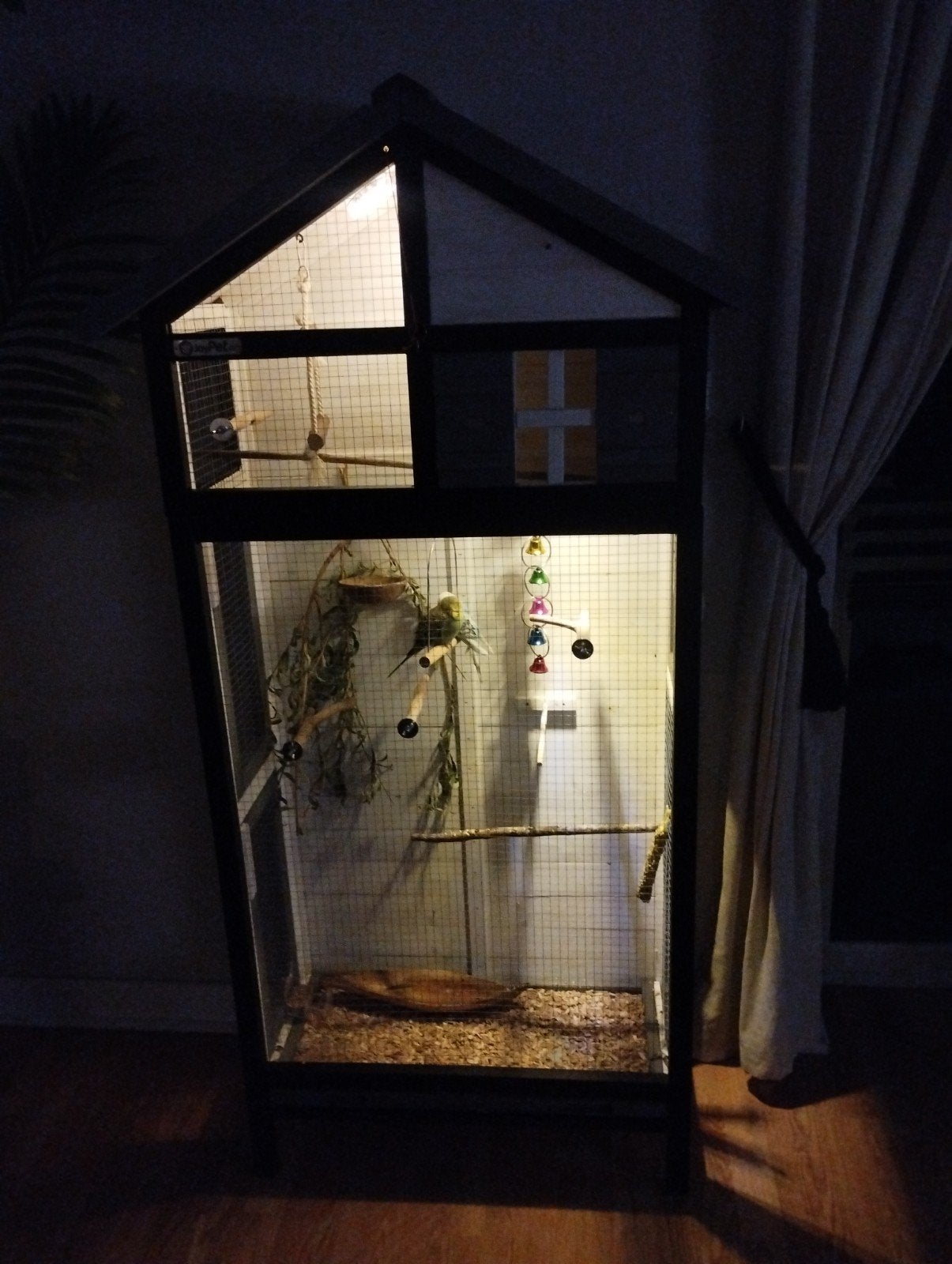 binnen volière.teab met 2 tamme parkietjes, Dieren en Toebehoren, Ophalen of Verzenden, Zo goed als nieuw, Hout, Volière