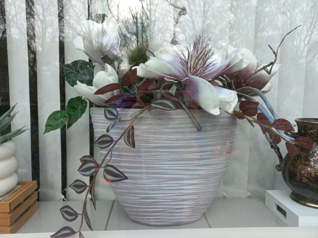 Twee puntgave ovale bloempotten, 25 tot 40 cm, Binnen, Ophalen of Verzenden, Zo goed als nieuw
