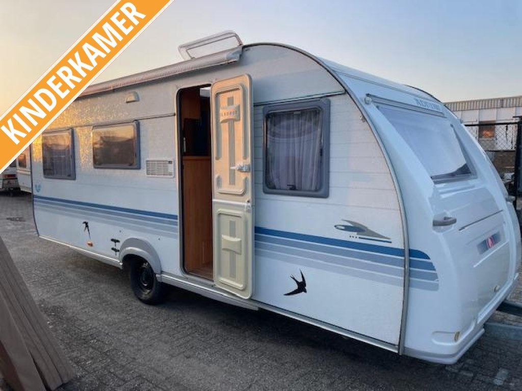Adria Adora 552 UK 2006; 7 persoons met stapelbed, Caravans en Kamperen, Overige typen, Bedrijf, Adria, Meer dan 6
