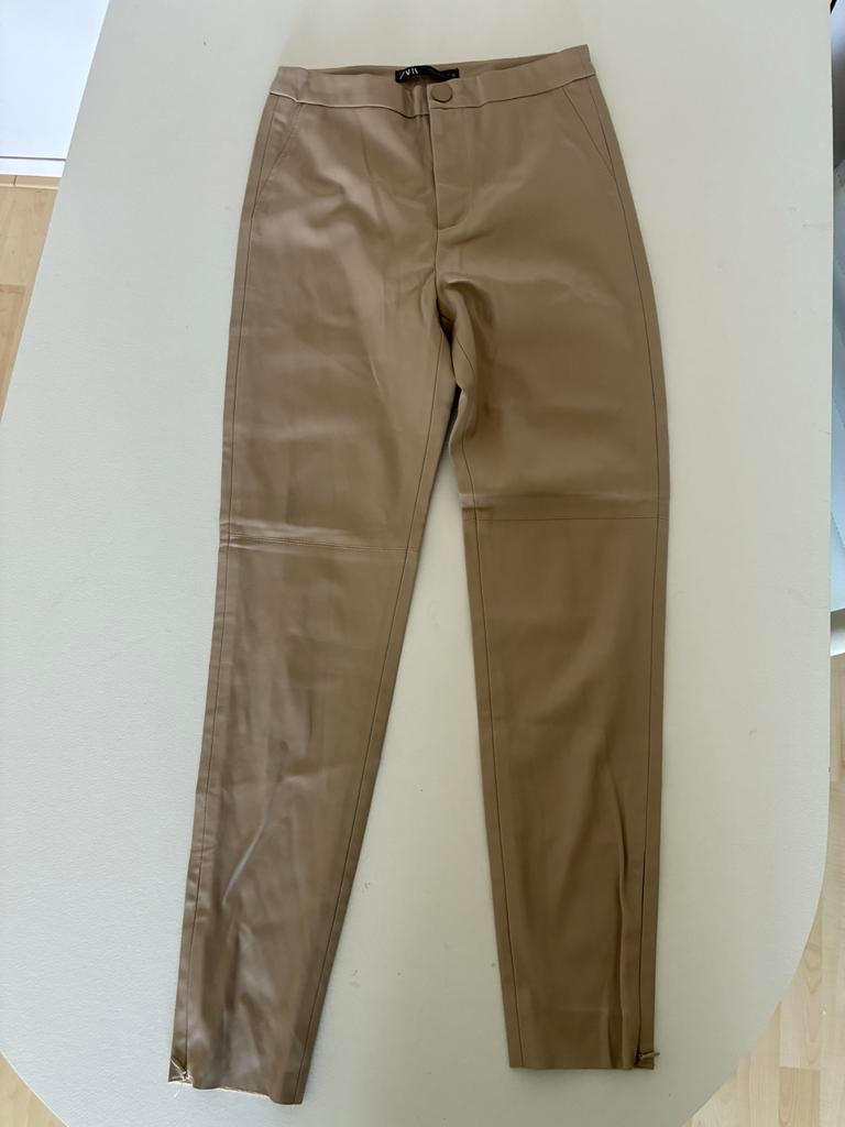 Zara Faux Leren Broek - Beige, Maat S in prima staat, Kleding | Dames, Beige, Ophalen of Verzenden, Zo goed als nieuw, Maat 36 (S)