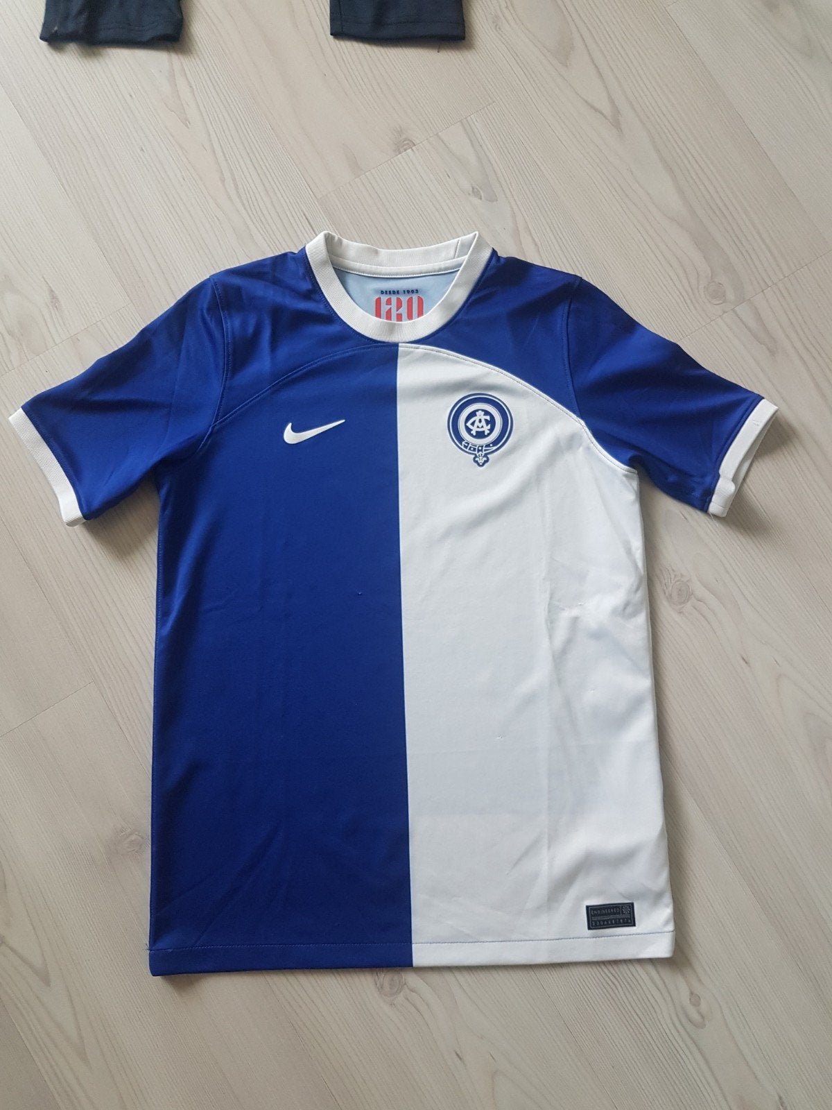 Atletico Madrid kids jersey in size xl, Sport en Fitness, Voetbal, Maat XS of kleiner, Ophalen of Verzenden, Zo goed als nieuw