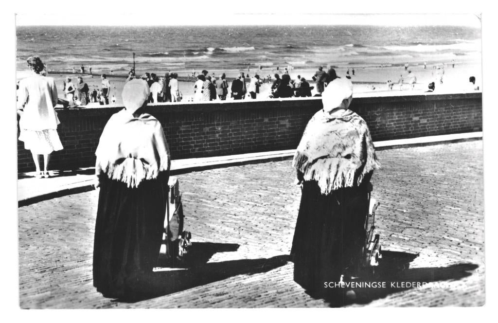 946948 Scheveningen Klederdracht strand 1959 Gelopen