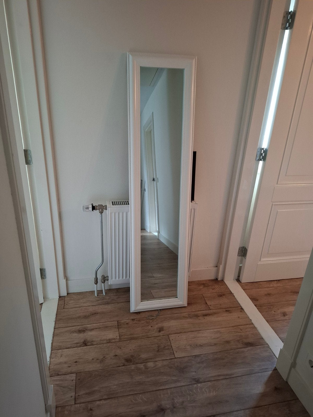 Mooie witte passpiegel met sierlijke lijst, Ophalen, Minder dan 50 cm, Gebruikt, 150 tot 200 cm
