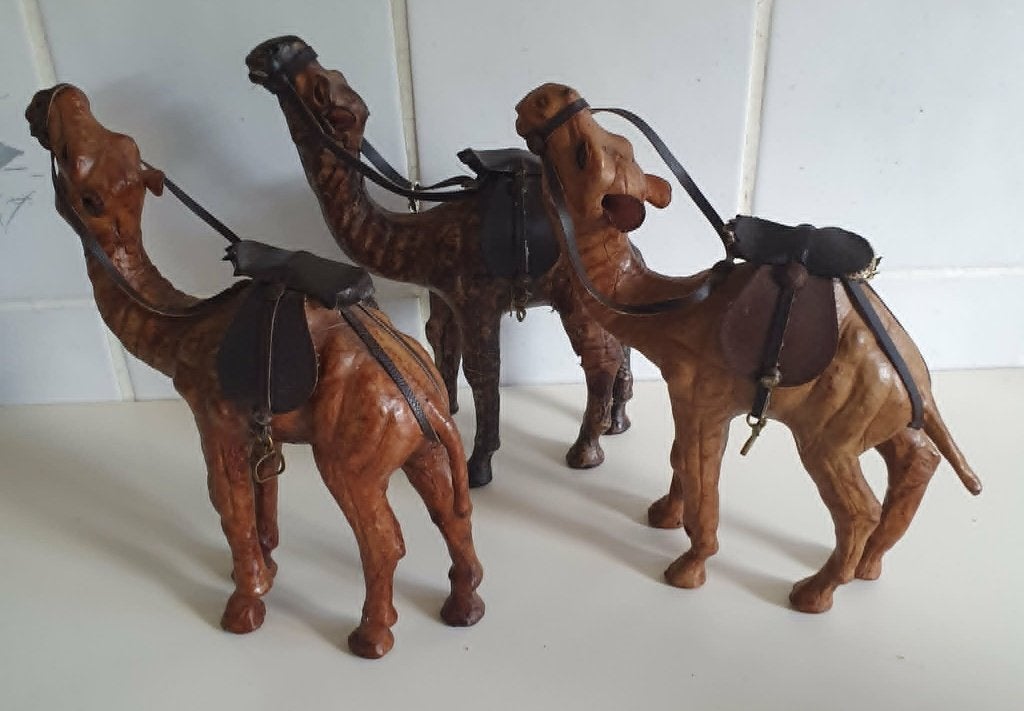 3 kamelen met zadel, Ophalen of Verzenden, Gebruikt, Overige soorten, Beeldje of Figuurtje