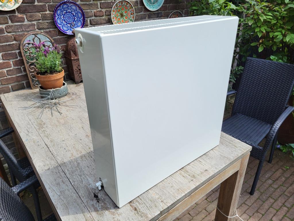 Thermrad Radiator met Thermostaatknop - Zo goed als nieuw, Ophalen
