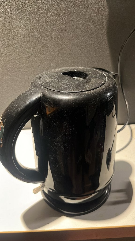 Kettle, Witgoed en Apparatuur, Waterkokers, 1 tot 2 liter, Ophalen, Zo goed als nieuw