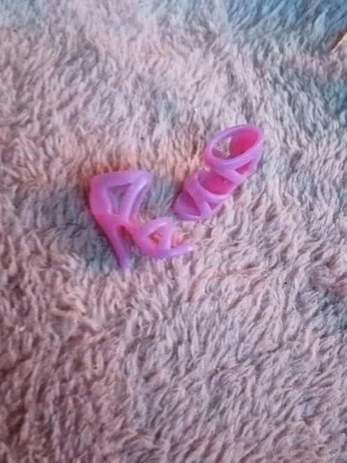 Roze Barbie hakken - Schoentjes voor Barbiepop, Verzamelen, Ophalen of Verzenden, Zo goed als nieuw, Kleertjes