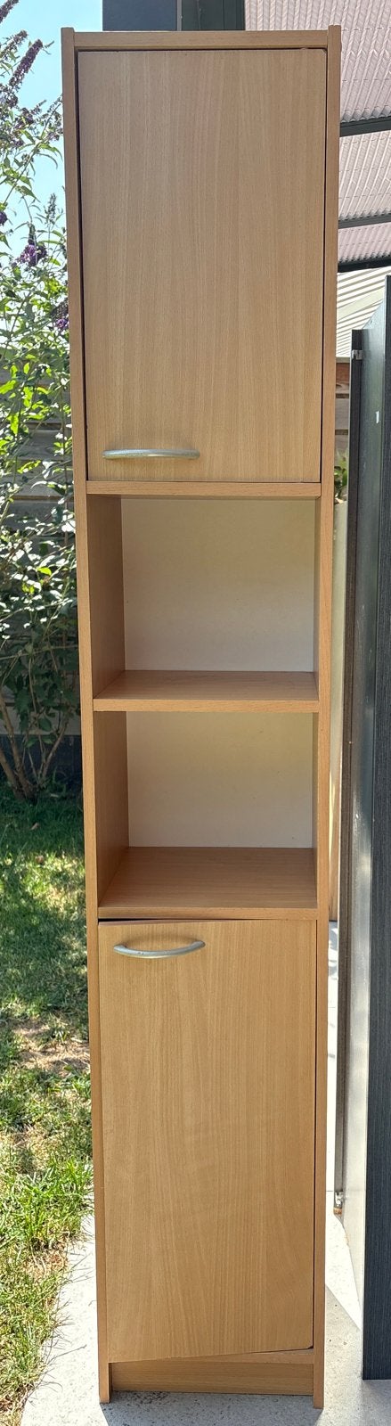Gratis: Badkamerkast met 2 deurtjes en 6 legplanken, Huis en Inrichting, Badkamer | Badkamermeubels, Ophalen, (Half)hoge kast
