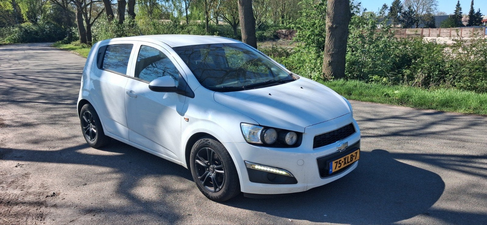 Chevrolet Aveo 1.3D 5-DEURS led Cruise lmv, Wit, Origineel Nederlands, Bedrijf, Multifunctioneel stuurwiel