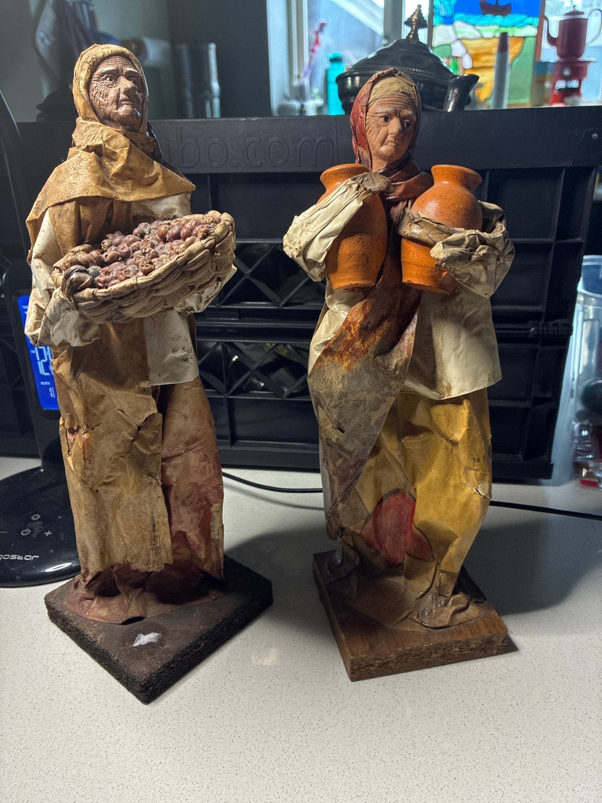 Vintage figuren van papier mashee  met mand/kruiken van, Ophalen of Verzenden, Gebruikt, Mens