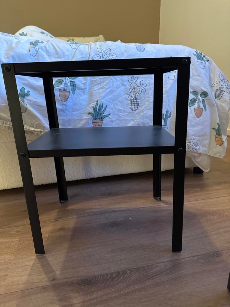 2x IKEA KNARREVIK bijzettafels – zwart, Huis en Inrichting, Minder dan 55 cm, Gebruikt, Metaal of Aluminium, Rechthoekig