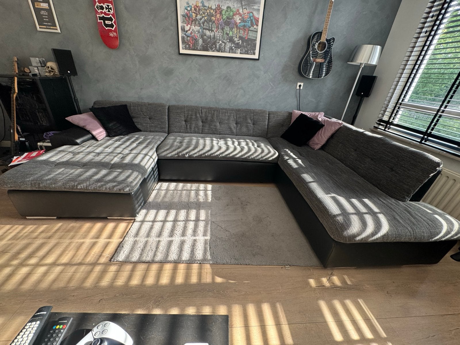 Comfortabele grijze hoekbank met lichte beschadigingen, Ophalen, Gebruikt, Hoekbank, 300 cm of meer