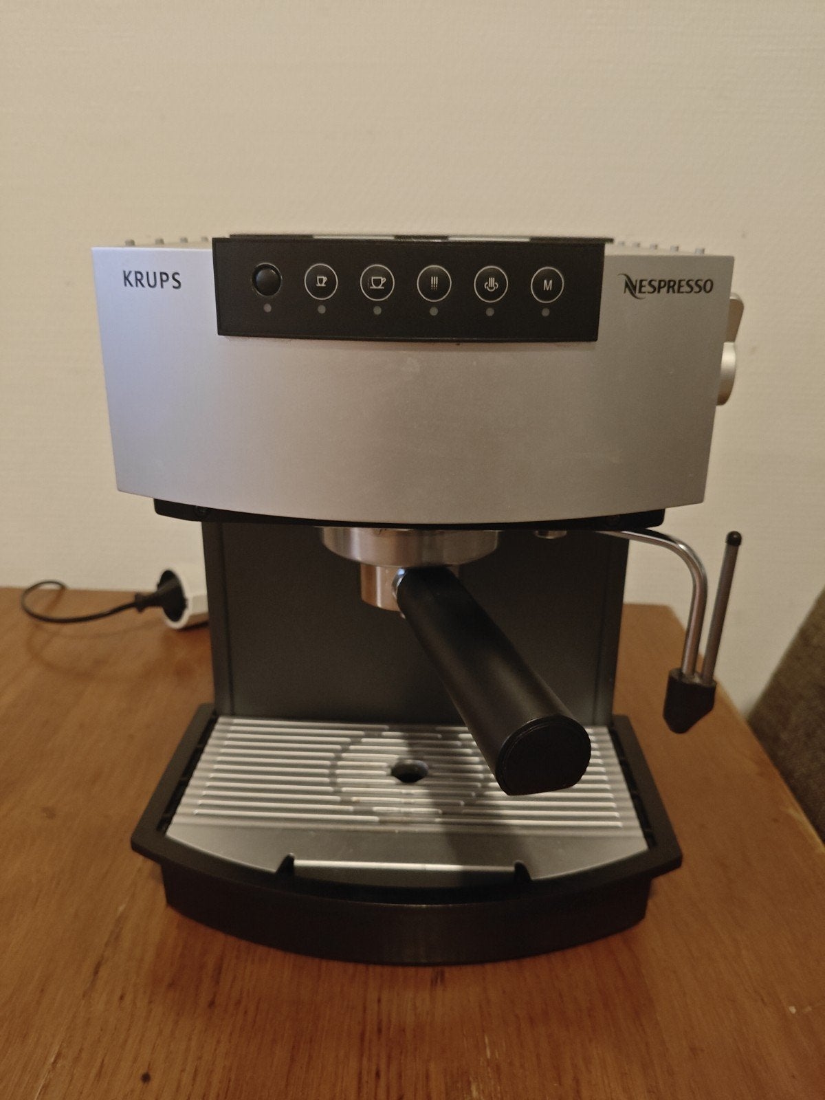 Krups Nespresso Type 897 - Defect voor onderdelen/reparatie, Koffiepads en cups, Espresso apparaat, Ophalen of Verzenden, 1 kopje