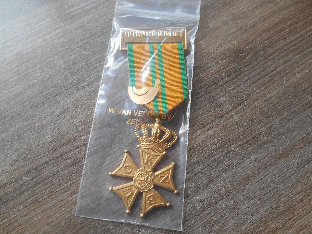 Vierdaagse medaille 2de keer, Ophalen of Verzenden, Landmacht, Nederland, Lintje, Medaille of Wings
