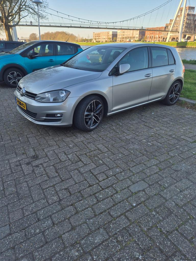Volkswagen Golf 1.2 TSI 77KW 5D 2013 Grijs, Voorwielaandrijving, 4 cilinders, 610 kg, 49 €/maand