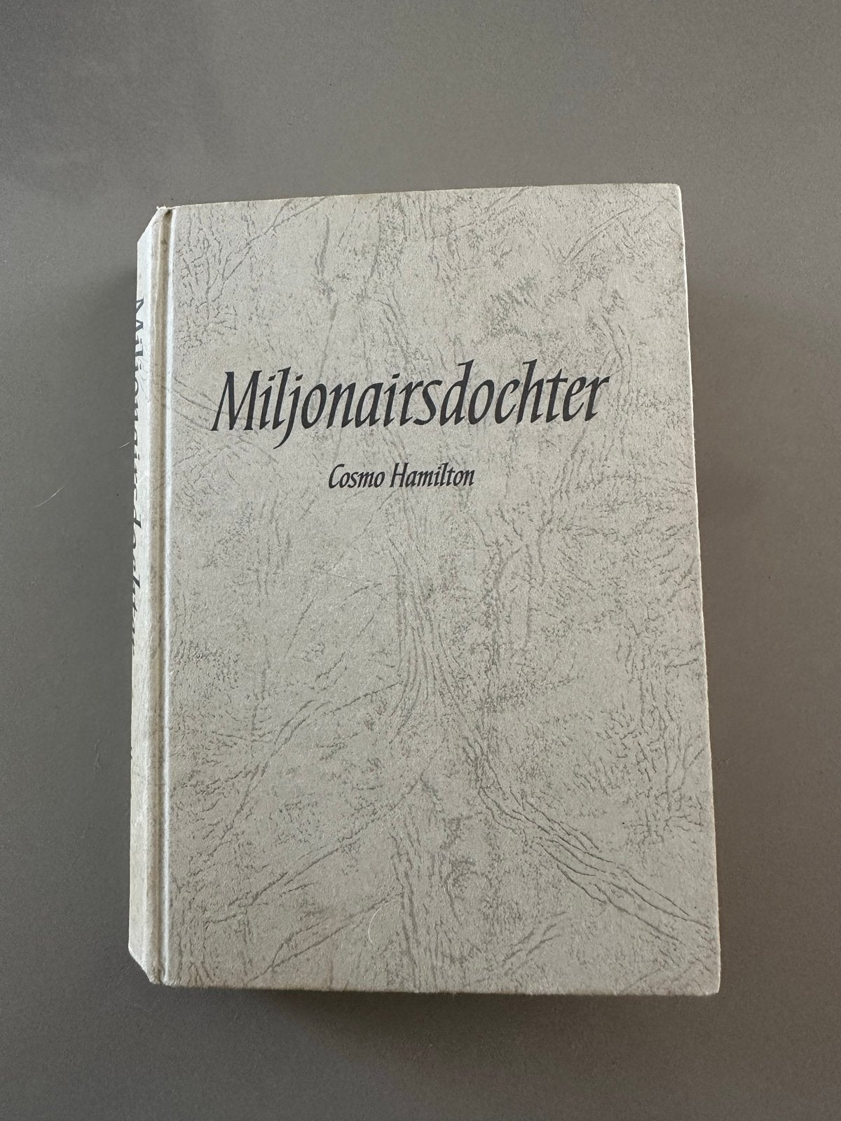 Miljonairsdochter - Cosmo Hamilton (Boek), Ophalen of Verzenden, Gelezen, Wereld overig