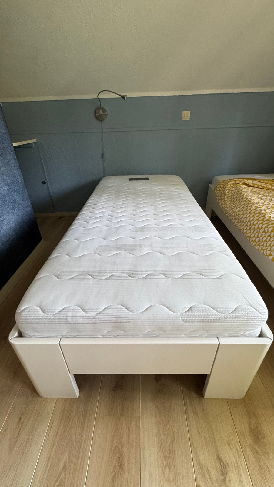2x 1 persoons bed van Beter Bed, Huis en Inrichting, Slaapkamer | Bedden, Ophalen, 90 cm, Eenpersoons, Wit