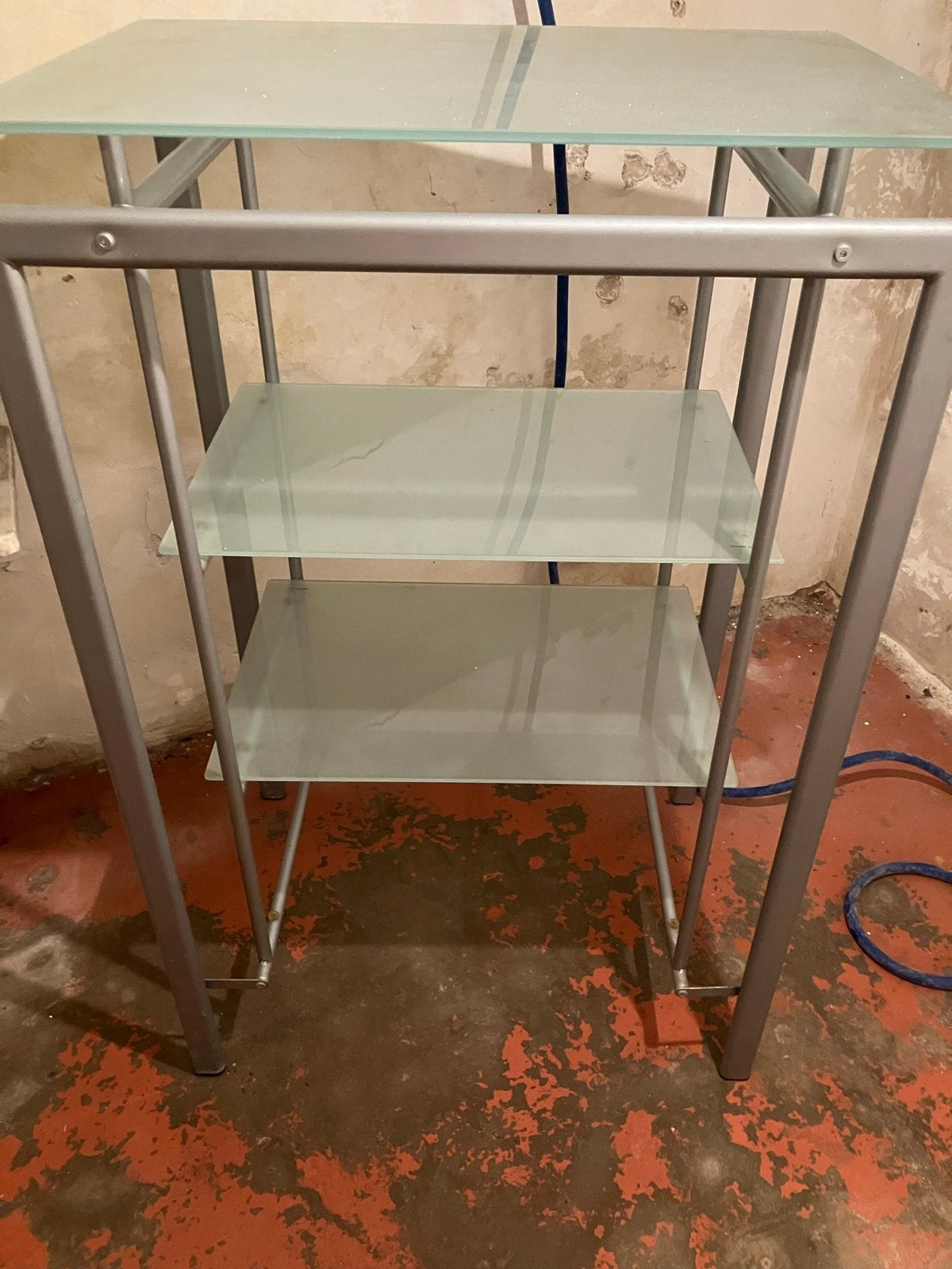 Glazen bijzettafel met metalen frame en 2 planken, Ophalen, Zo goed als nieuw