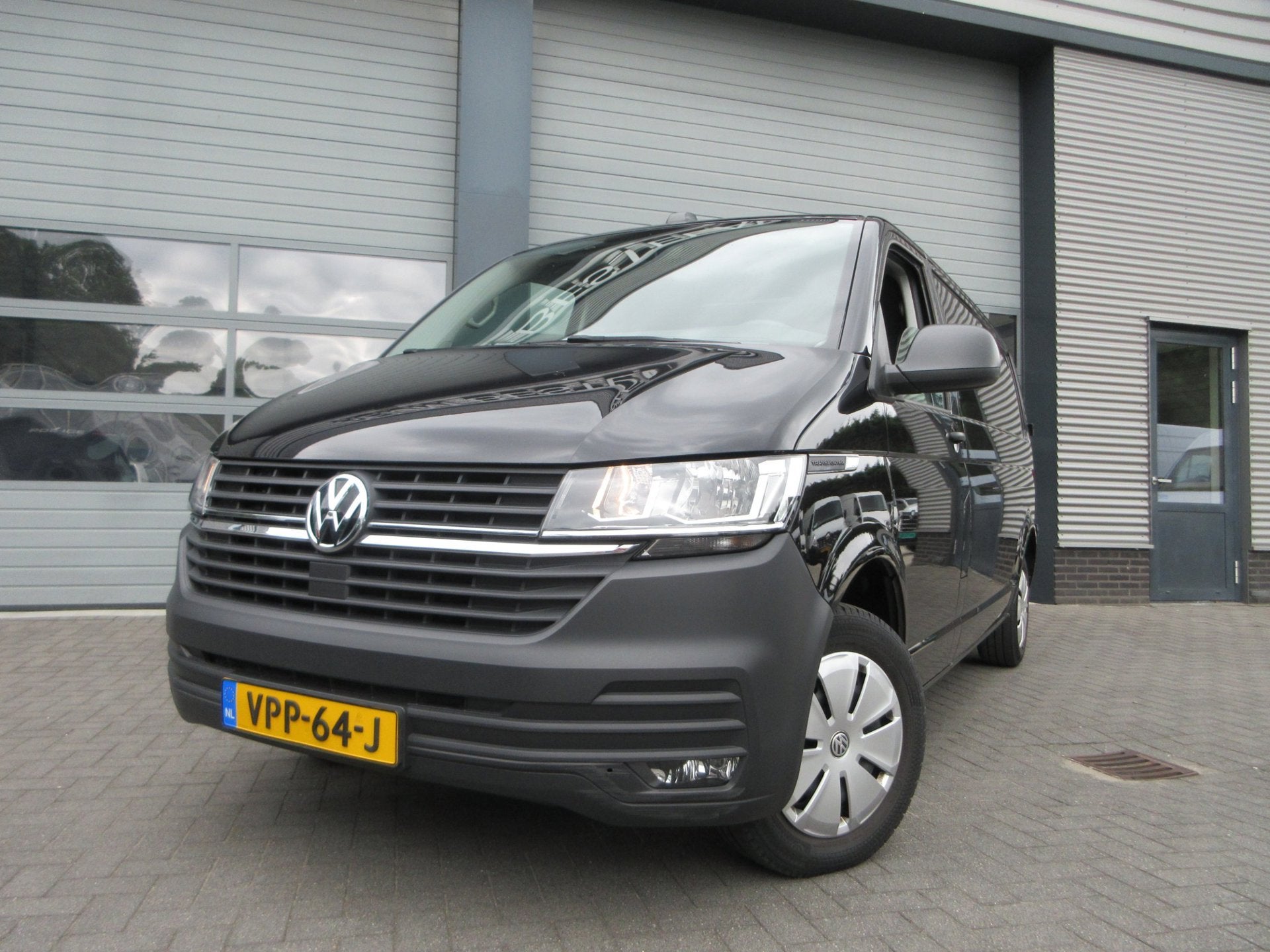 Volkswagen Transporter 2.0 TDI L2, Met Airco, Navigatie, App, Auto's, Bestelauto's, Voorwielaandrijving, Gebruikt, Euro 6, 4 cilinders