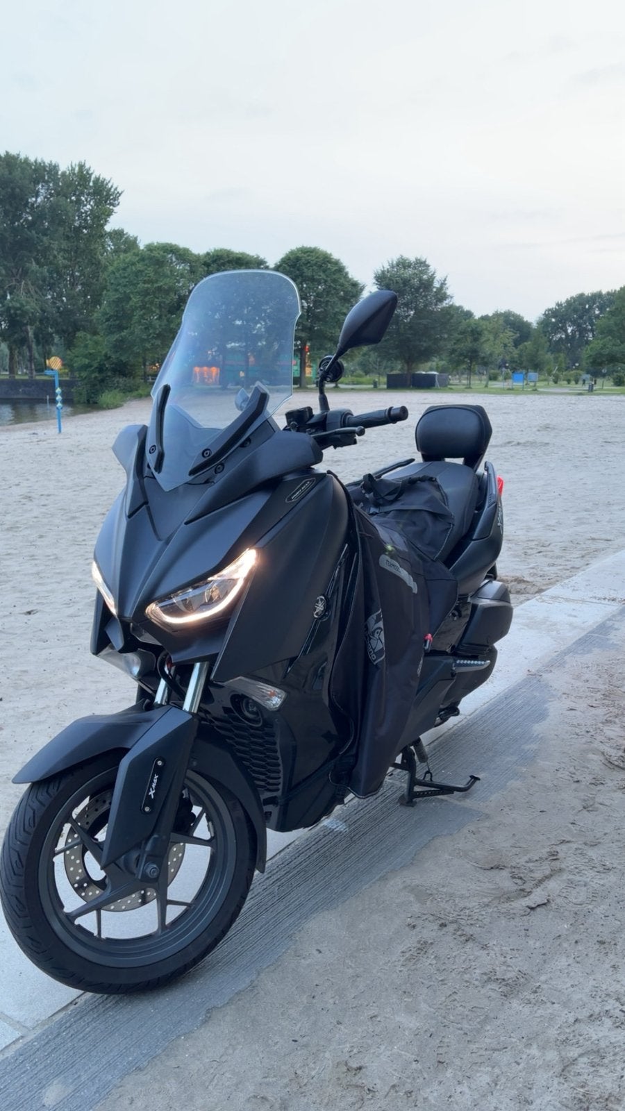 Yamaha Xmax 300 IronMax | Akrapovic | Malossi |Nieuwe banden, Fietsen en Brommers, Overige modellen, 300 cc, Ophalen of Verzenden