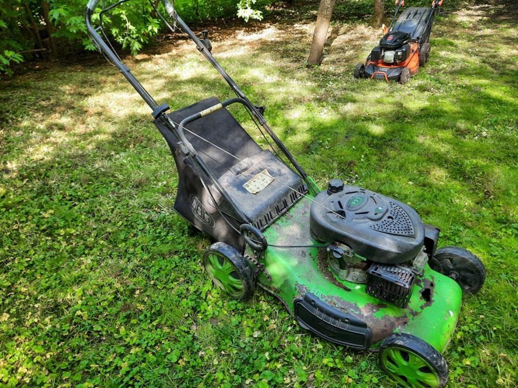 Grasmaaier met 55 cm maaibreedte - motor loopt nog, Tuin en Terras, Ophalen of Verzenden, Gebruikt, 50 cm of meer