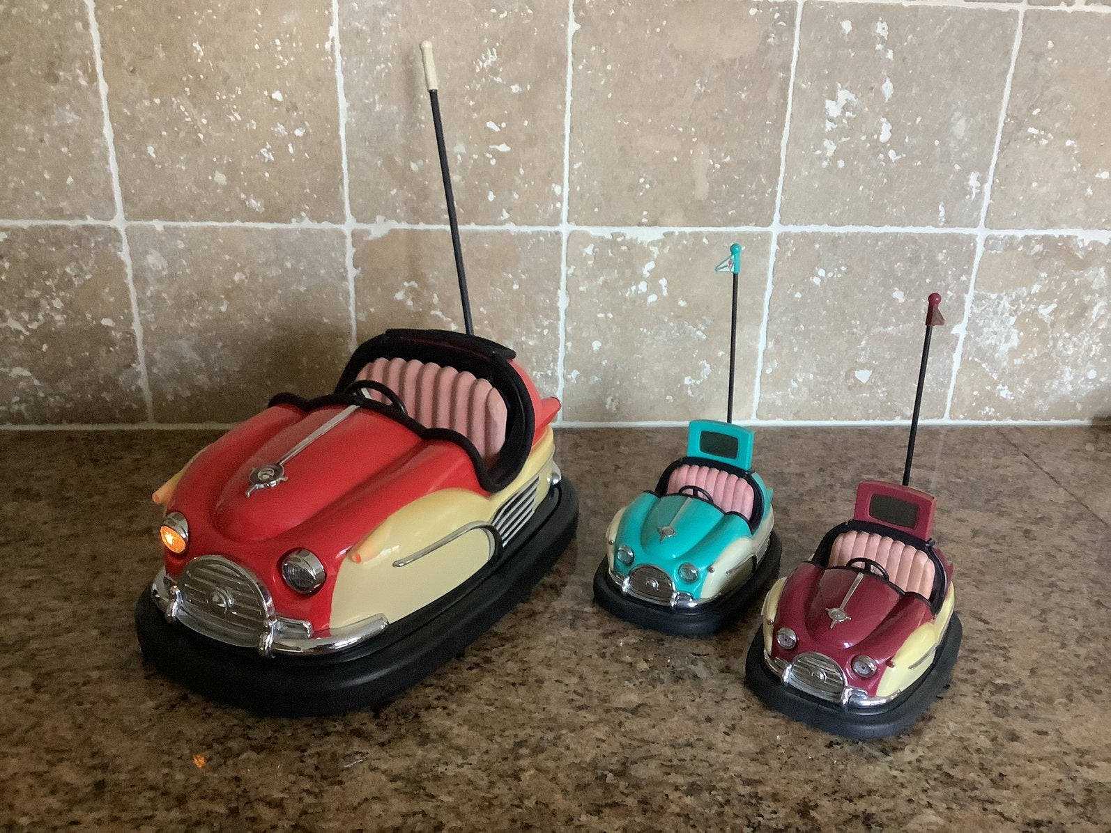Bumper clock alarm 2 stuks 1 grote met radio en verlichting., Verzamelen, Ophalen of Verzenden, Huis en Inrichting