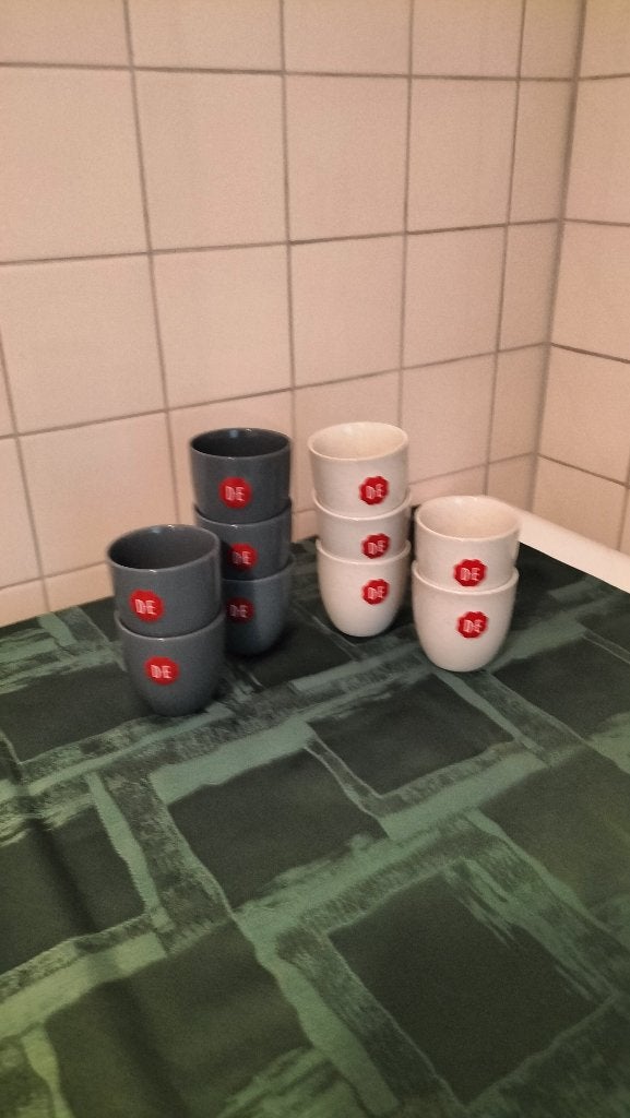 5 Douwe Egberts  mok wit gespikkeld ,grijzen zijn verkocht, Nieuw, Ophalen of Verzenden, Overige stijlen, Kop(pen) en/of Schotel(s)