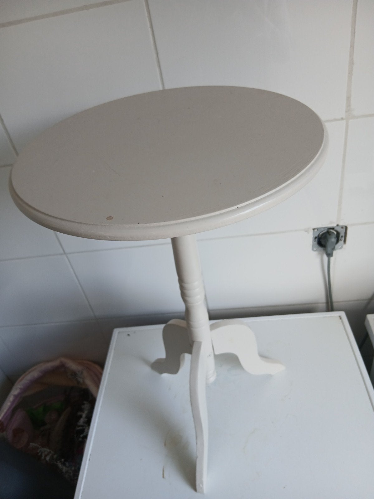 Crèmekleurig bijzettafeltje, rond, hout, Minder dan 55 cm, Gebruikt, Klassiek, Rond