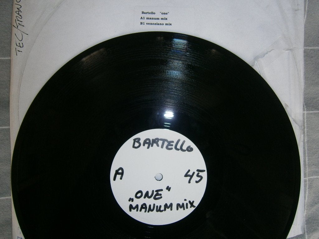 Bartello – One. 2005. White Label Belgium Trance, Tec Trance, Cd's en Dvd's, Ophalen, Gebruikt, Trance, Inclusief binnenhoes