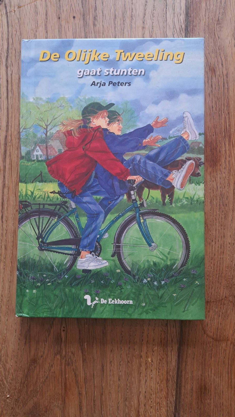 De Olijke Tweeling en de losgeslagen paarden, Ophalen of Verzenden, Zo goed als nieuw, Fictie, M. v/d Coolwijk