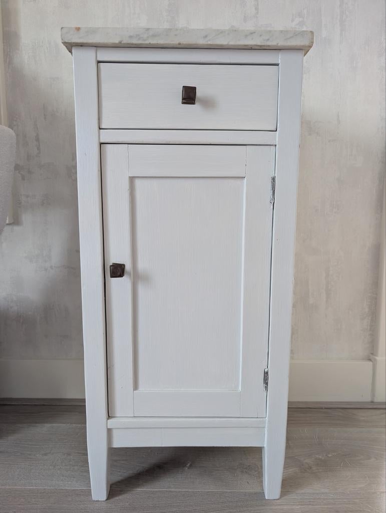 Lief vintage nachtkastje lichtgrijs geschilderd kastje, Huis en Inrichting, Slaapkamer | Nachtkastjes, Ophalen, Gebruikt, Minder dan 45 cm