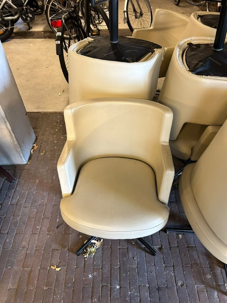 Foto 2 van stoelen draaibaar 25 tuks