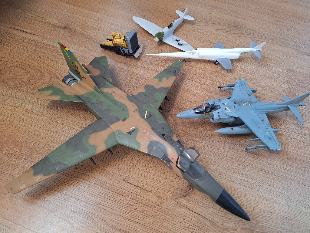 1:48 1/48 Gebouwd Model General Dynamics F-111 Aardvark, Bri, Hobby en Vrije tijd, Modelbouw | Vliegtuigen en Helikopters, Overige merken