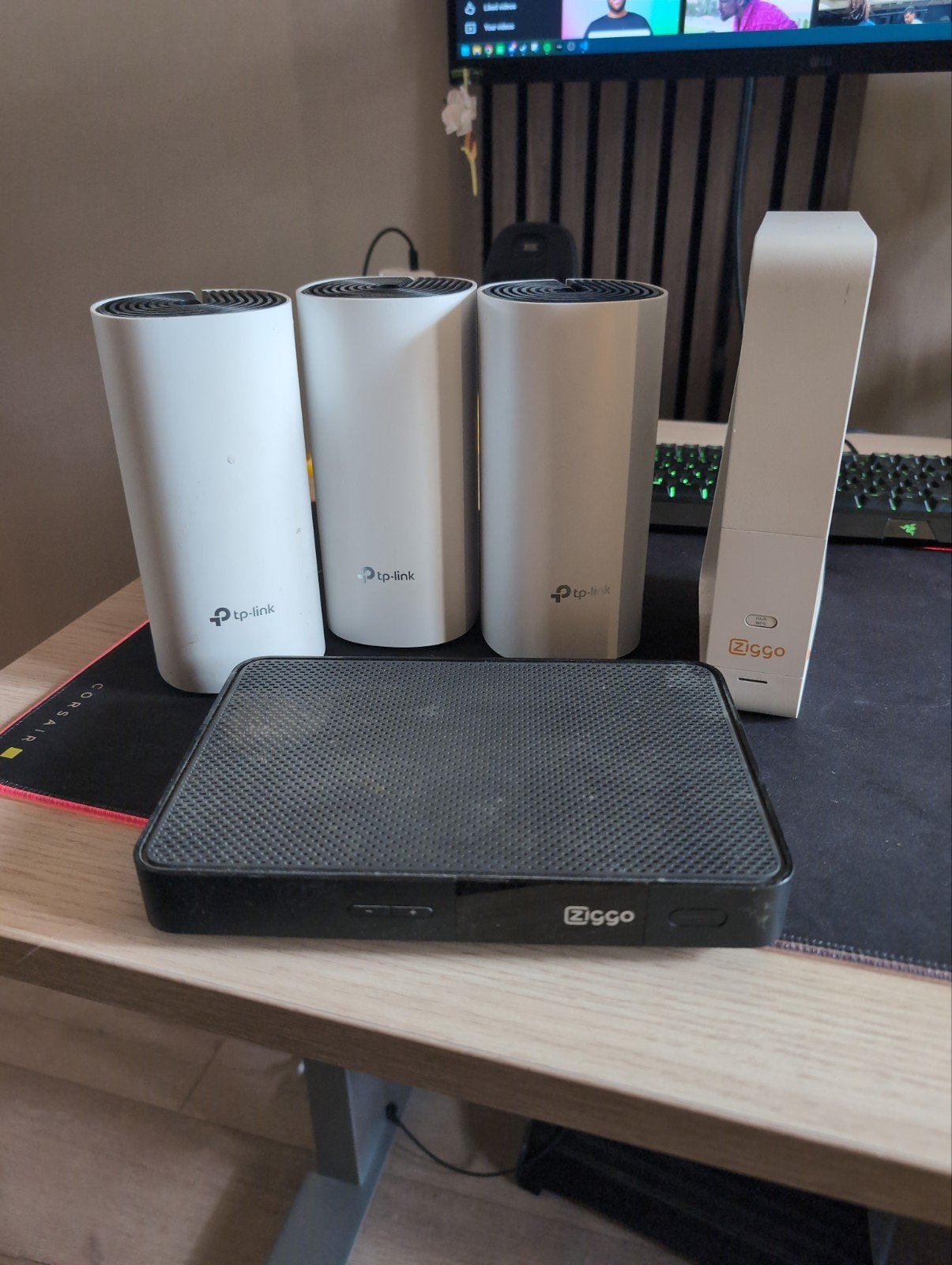 Ziggo modem, mediabox en TP-Link wifi boosters, Computers en Software, Routers en Modems, Gebruikt, Router met modem, Ophalen of Verzenden