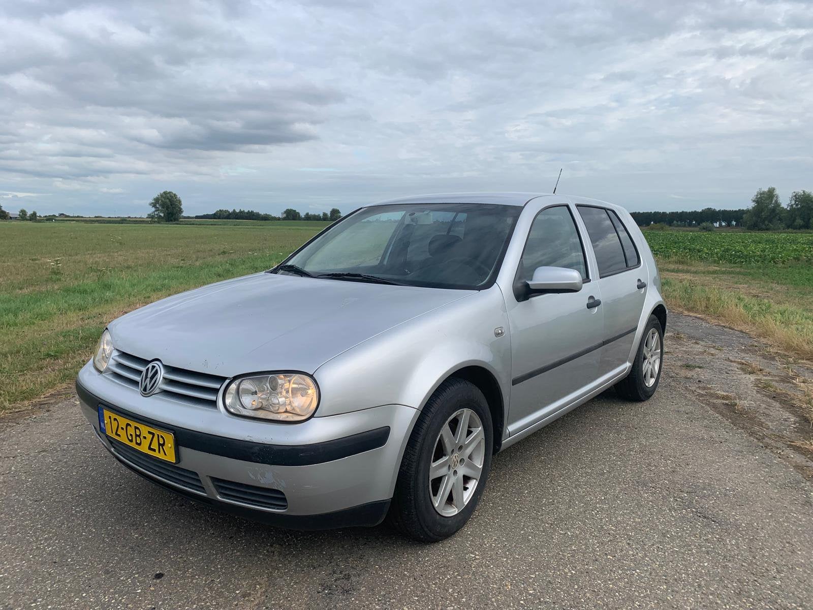 Volkswagen Golf 2.0 85KW 2000 Grijs, Auto's, Volkswagen, Stof, 4 cilinders, 1984 cc, Origineel Nederlands