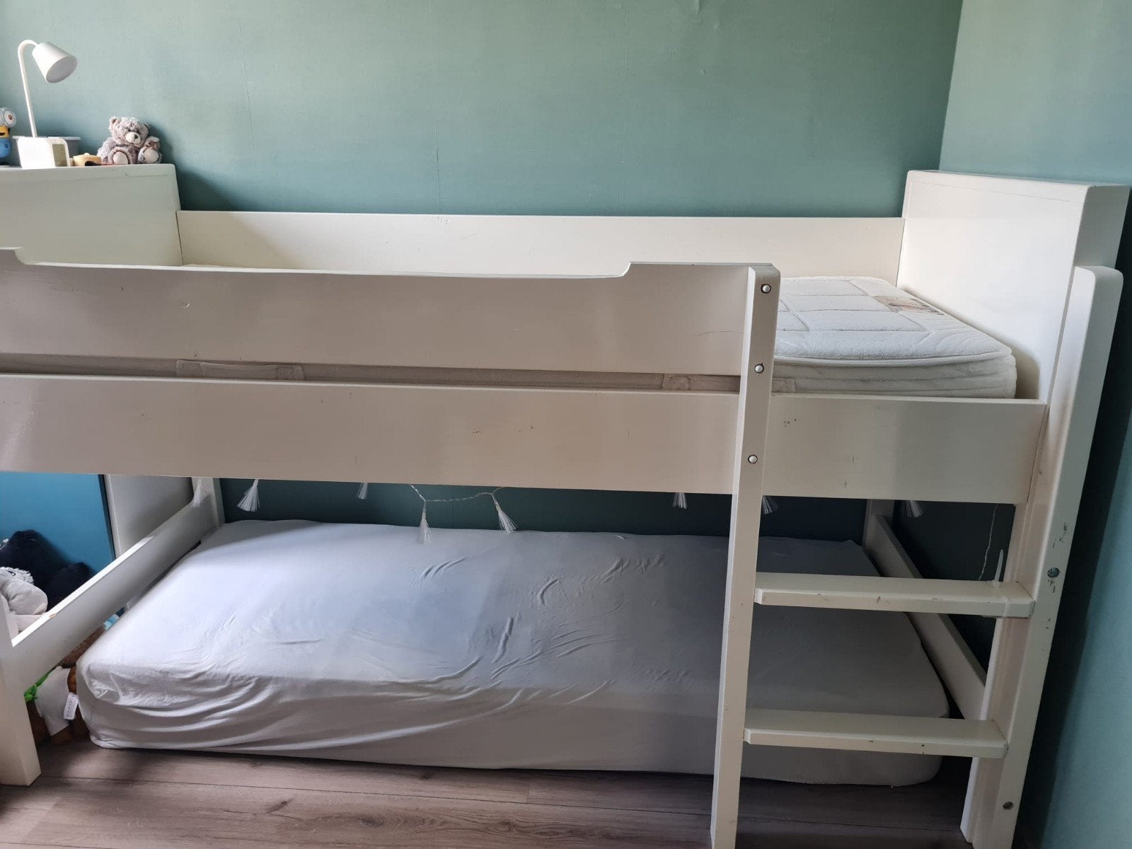 Wit bed met matras 1 persoon - halfhoogslaper, Huis en Inrichting, Slaapkamer | Stapelbedden en Hoogslapers, Gebruikt, Halfhoogslaper