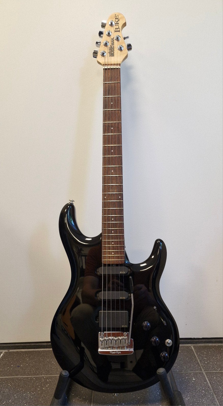•	Ernie Ball Music Man Luke HSS + Piëzo (bieden vanaf €2000), Ophalen of Verzenden, Zo goed als nieuw, Solid body, Overige merken