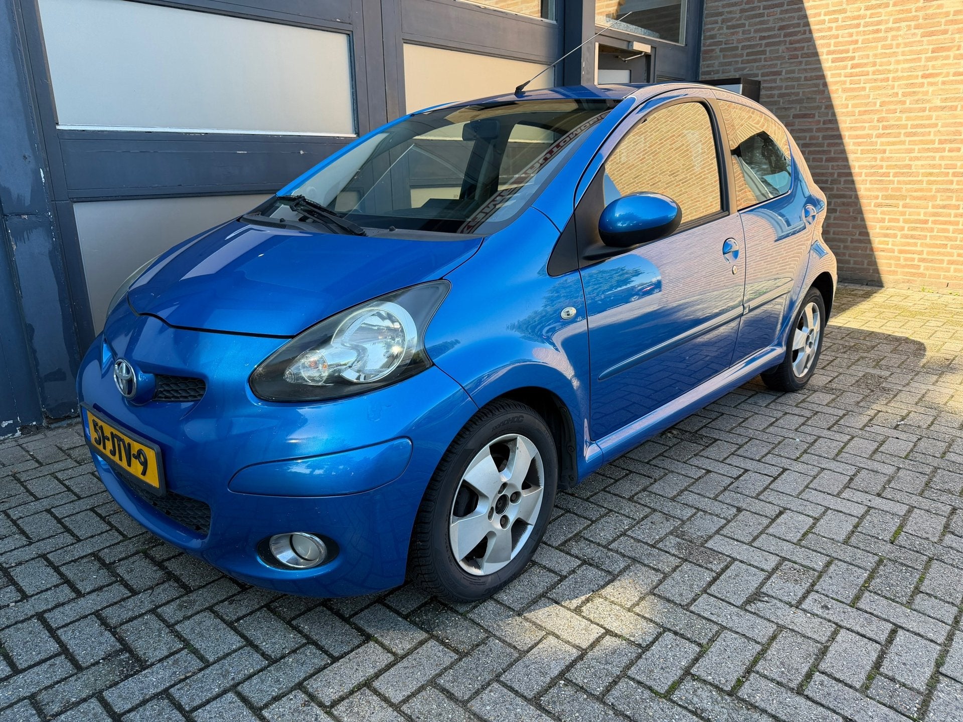 Toyota Aygo 1.0-12V Dynamic Blue, Airco, Carplay, Voorwielaandrijving, Stof, Gebruikt, Zwart