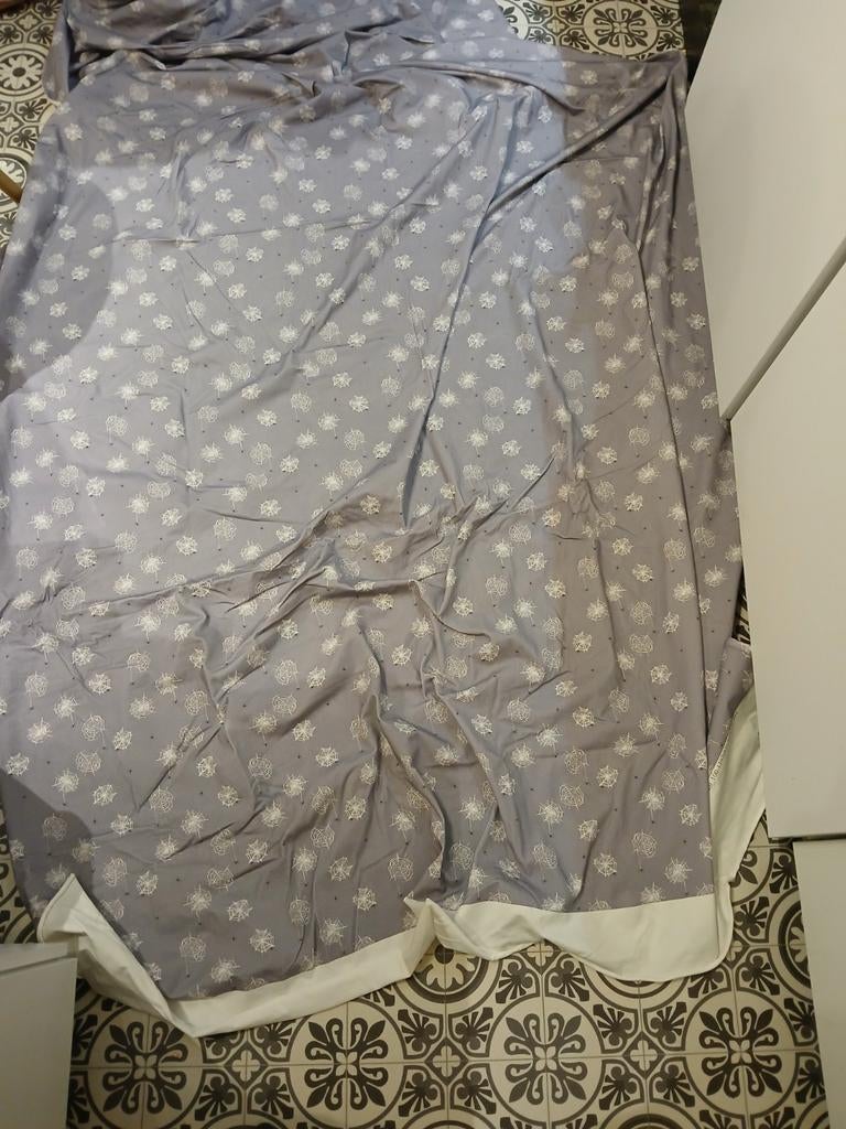 Lap stof Family Fabrics met spinnenwebben - 140 x 250 cm, Ophalen, Overige materialen, Gebruikt, 120 cm of meer
