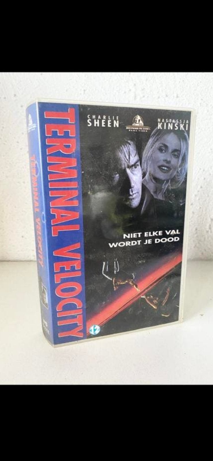 vhs:  ‘TERMINAL VELOCITY’  (1994), Cd's en Dvd's, VHS | Film, Nederlands ondertiteld, Engels, Ophalen of Verzenden, Zo goed als nieuw