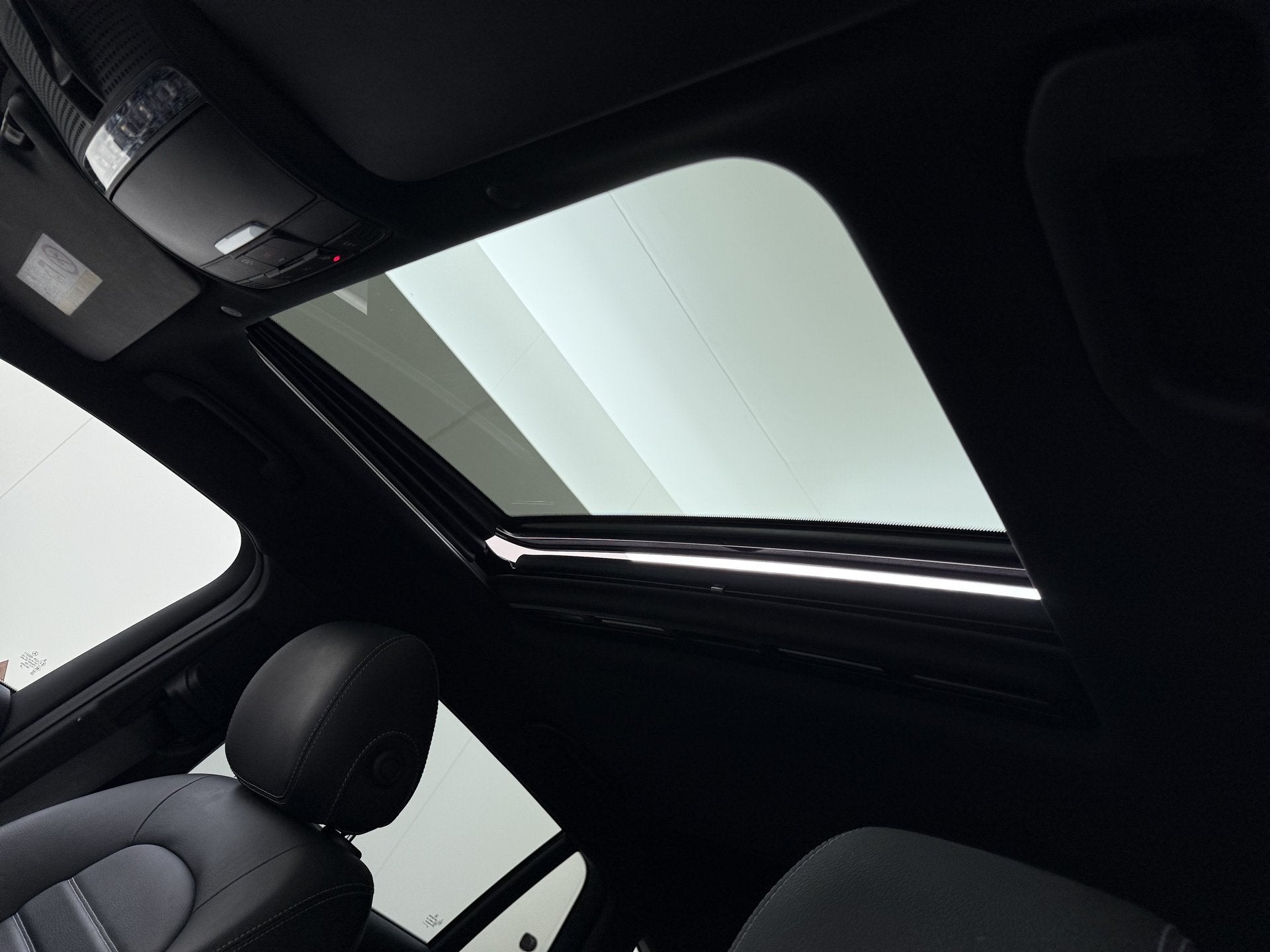 Mercedes-Benz EQC 400 408pk 4MATIC Leer Pano-Dak Burmester®, Automaat, Zwart, 80 kWh, Zwart