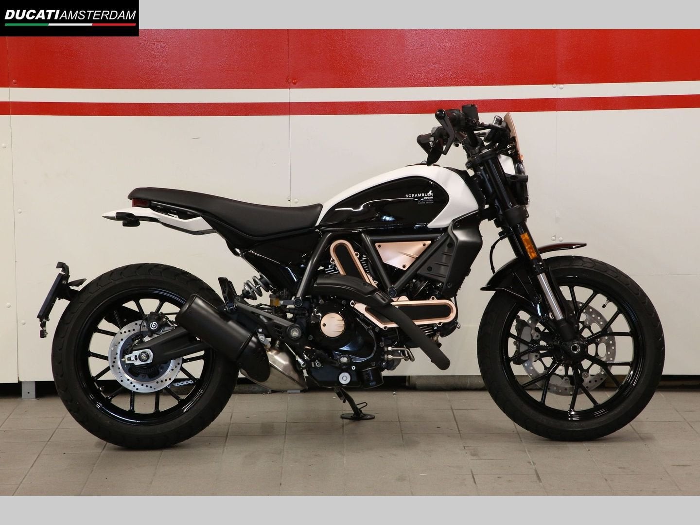 DUCATI SCRAMBLER DUCATI 10 ANNIVERSARIO RIZOMA EDITION (bj 2, DUCATI, 2 cilinders, Motorrijbewijs A, Bedrijf