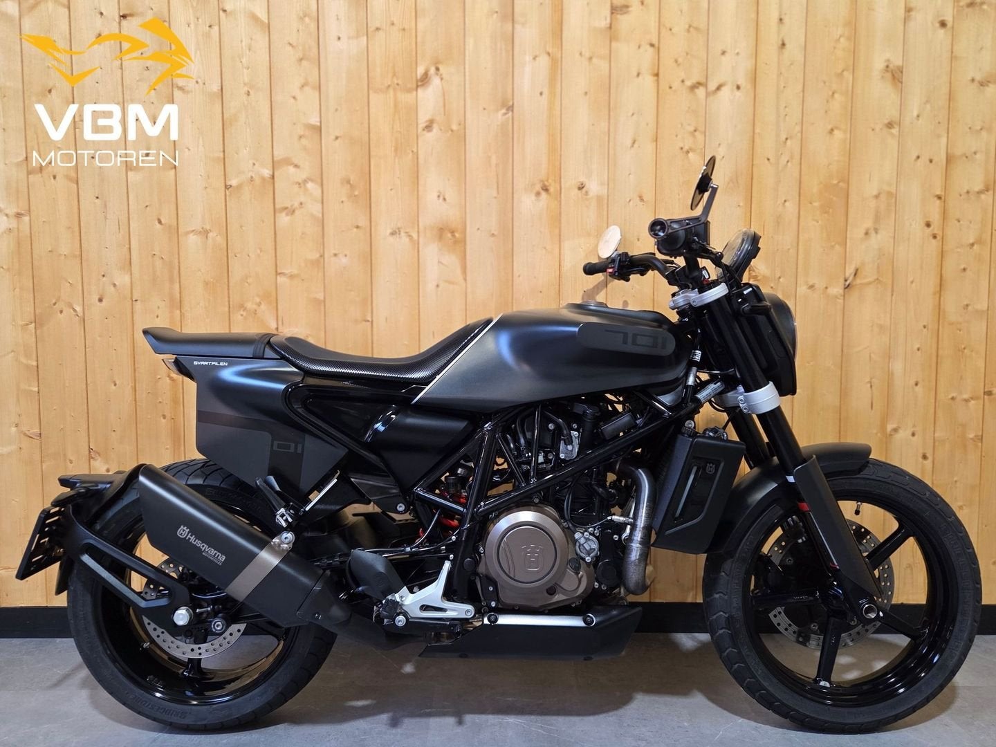 HUSQVARNA Svartpilen 701 Svartpilen-701 Vitpilen, Motoren, Motoren | Husqvarna, Bedrijf, Naked bike, meer dan 35 kW, Motorrijbewijs A
