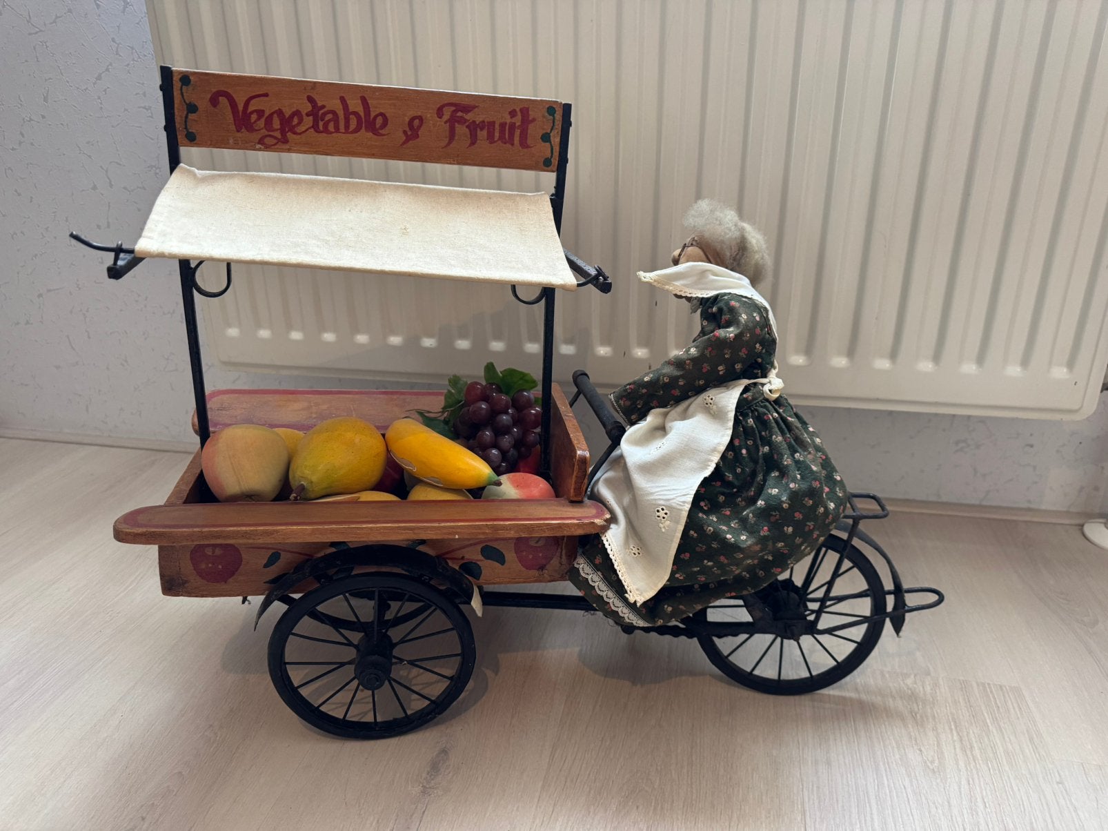 Brocante landelijke poppenfietskar, Ophalen of Verzenden, Zo goed als nieuw, Poppenhuis