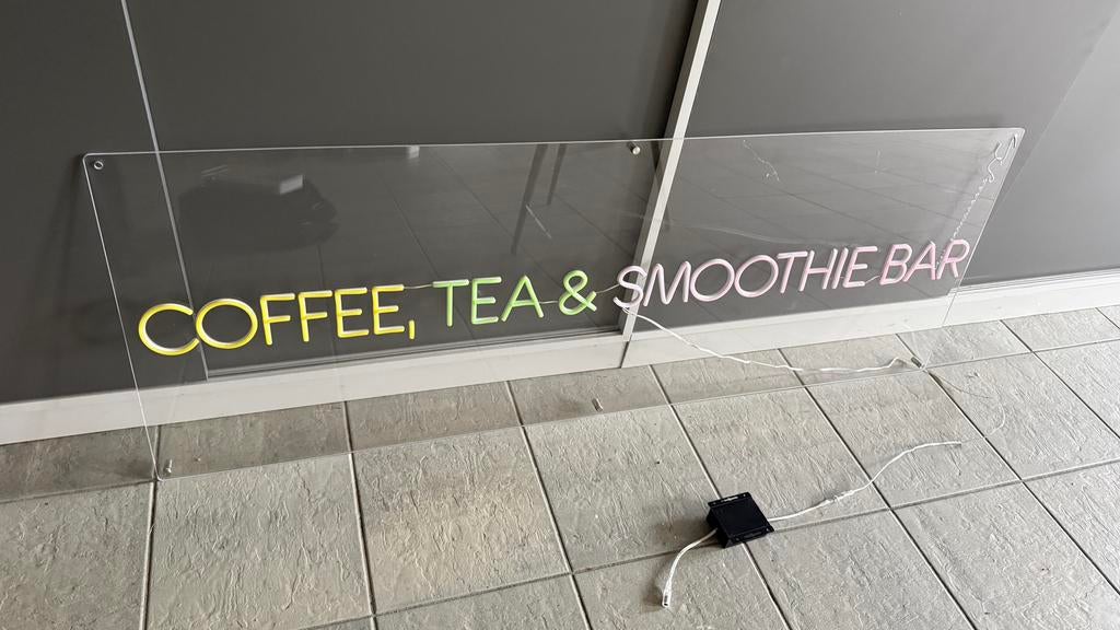 Neon Lichtbord „COFFEE, TEA & SMOOTHIE BAR“ Elektrisch, Ophalen, Kamille2, YBS, Zo goed als nieuw