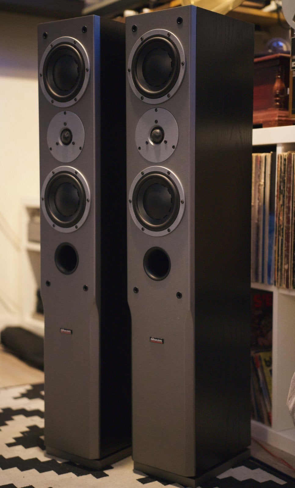 Dynaudio Audience 122 met boekjes,spikes,plugs,kabels