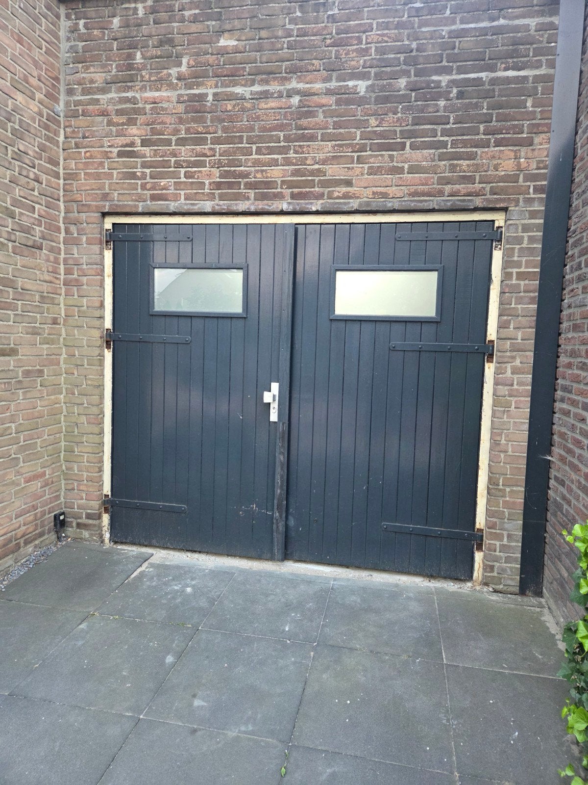 Robuuste houten garagedeuren met ramen, Ophalen, Gebruikt, 120 cm of meer, Garagedeur