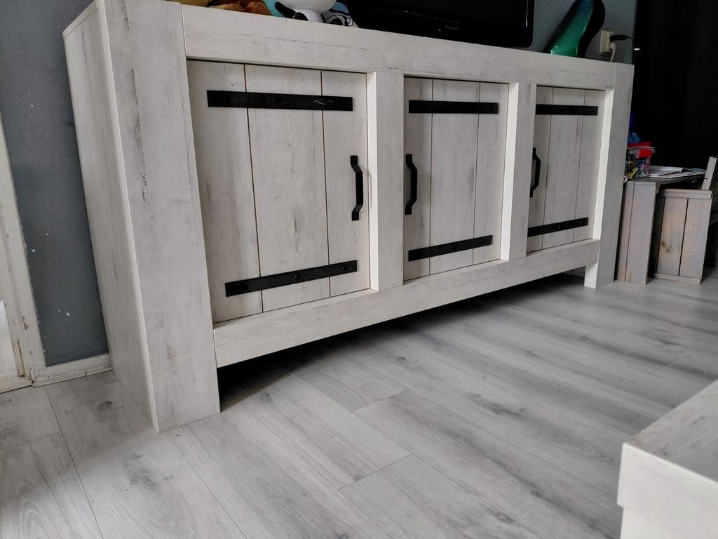 Dressoirkast wit met zwarte accenten - 300x125 cm, Huis en Inrichting, Kasten | Dressoirs, Gebruikt, Ophalen of Verzenden, 200 cm of meer